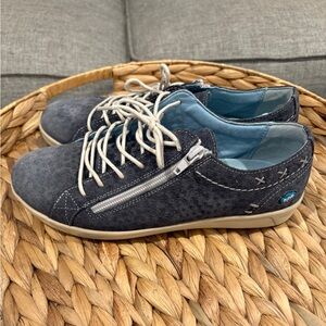 Cloud Womens AIKA Leather Sneaker Size 38